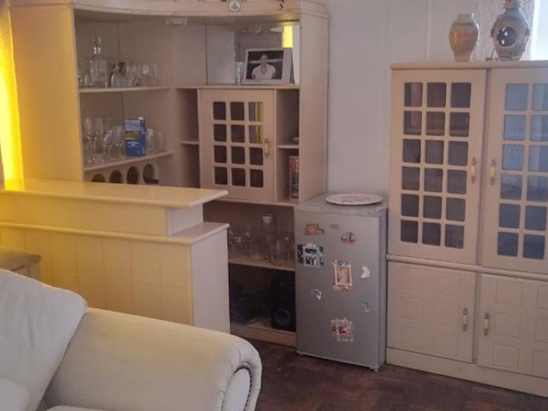 Stunning 3-Bedroom Family Home with Ample Features. - Photo 4