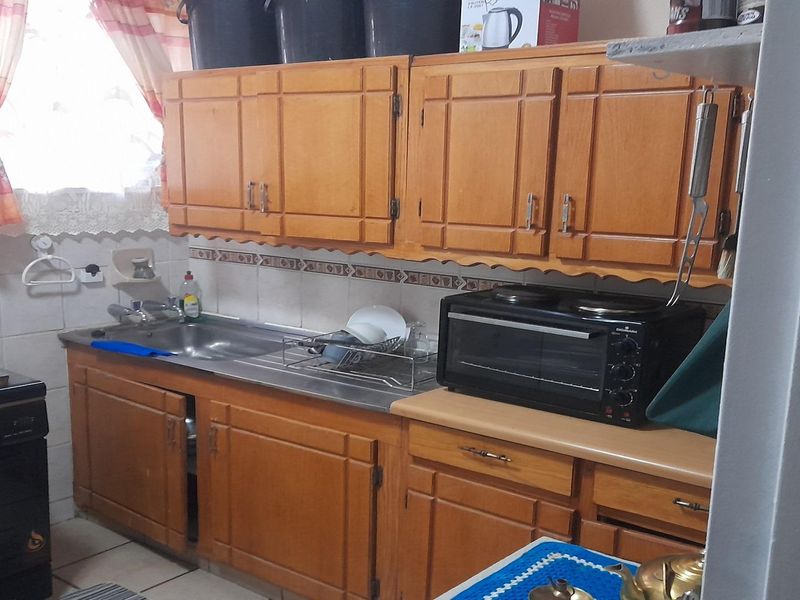 Gem of a 2-Bedroom apartment with enclosed Balcony -ground floor - Photo 7