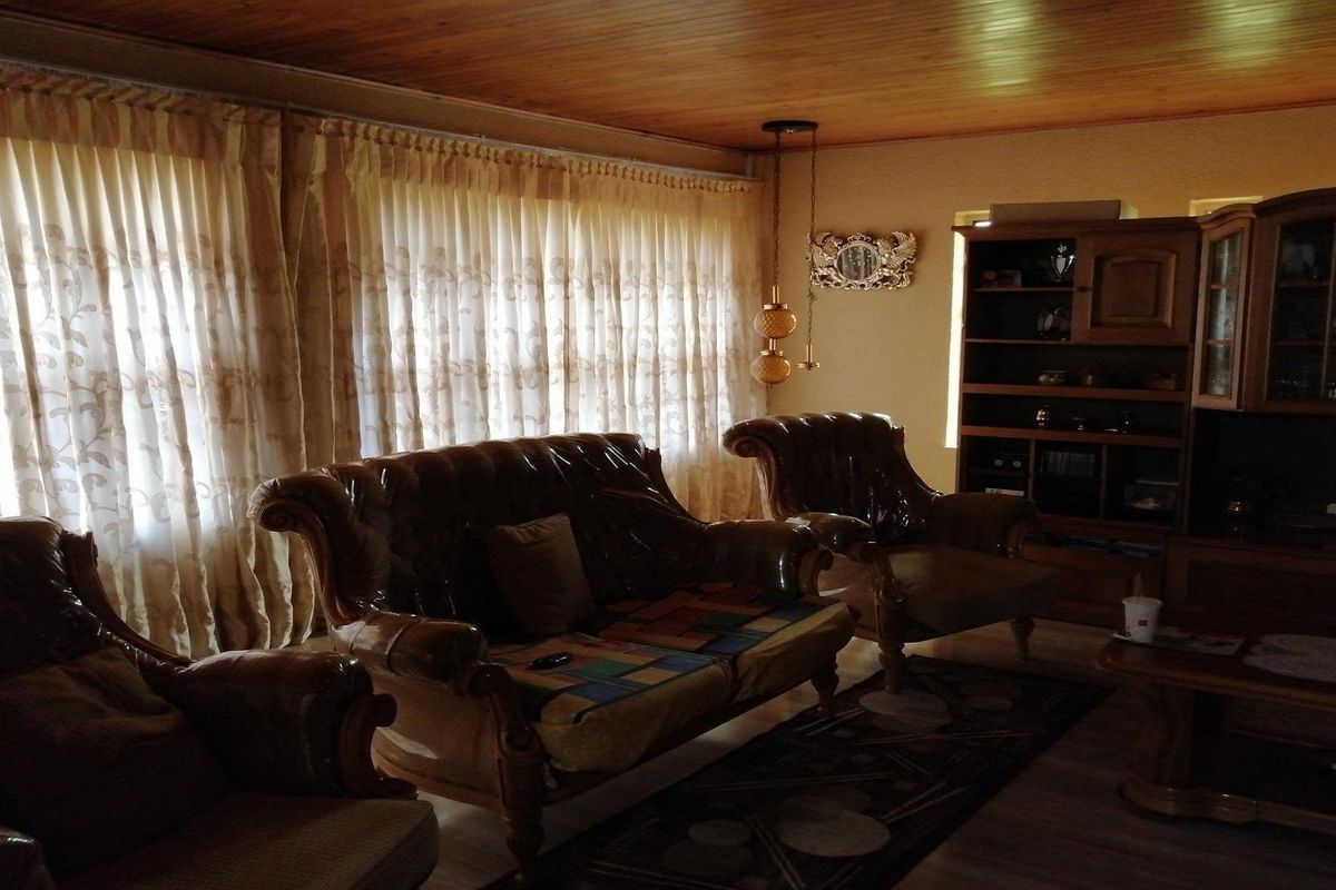 For one lucky family it ios all here - Photo 4