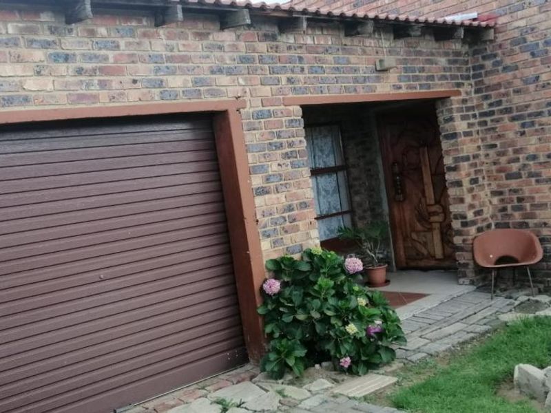 2 Bedroom house for sale - Photo 2