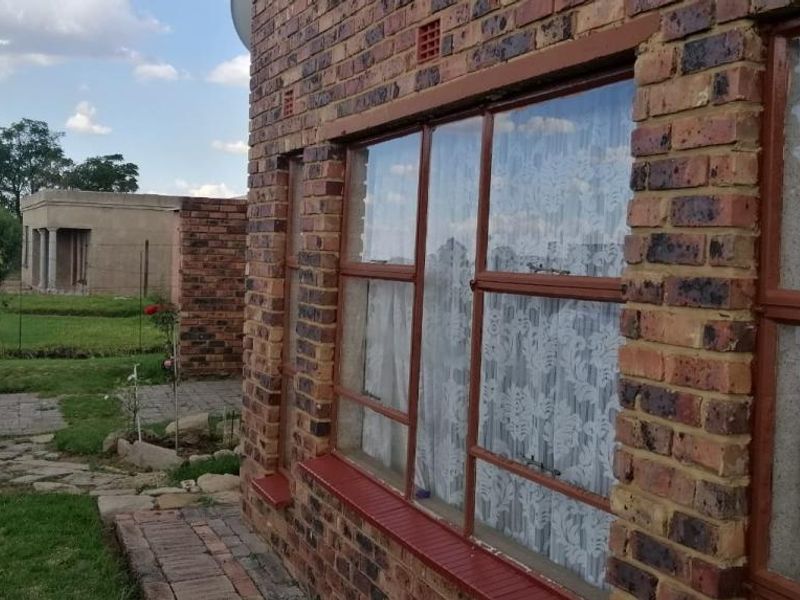 2 Bedroom house for sale - Photo 3