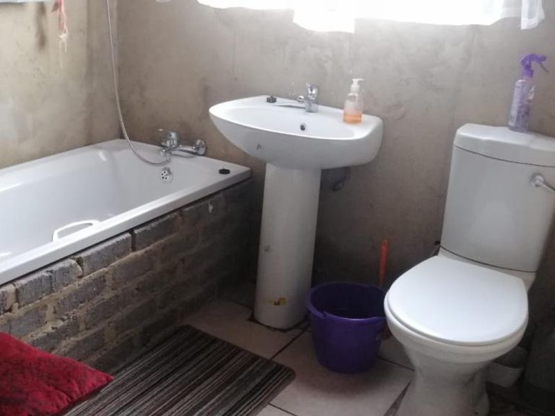 2 Bedroom house for sale - Photo 8