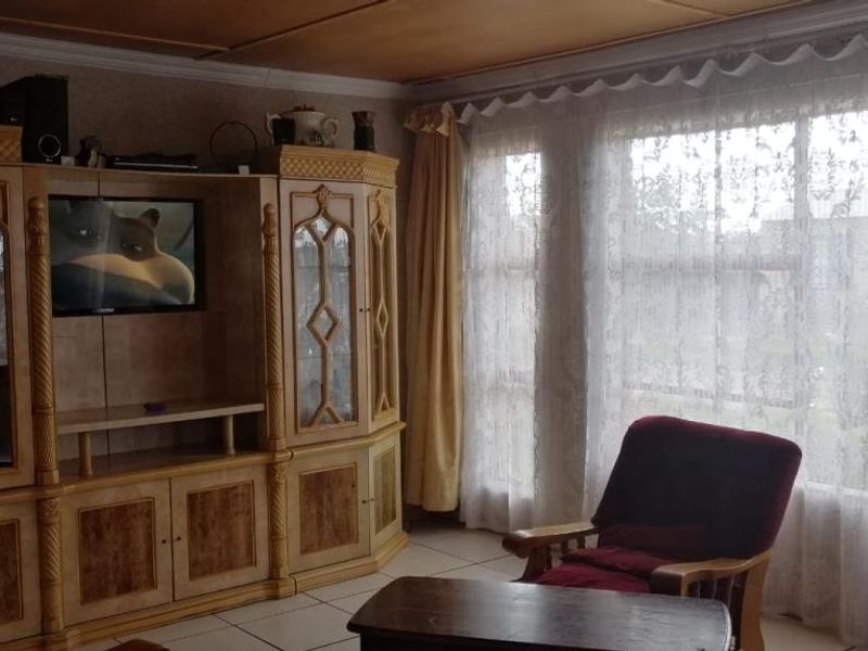 2 Bedroom house for sale - Photo 6