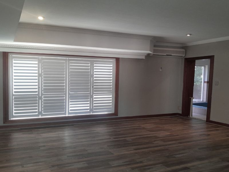 Grand Executive Living in Vanderbijlpark’s Prime Address - Photo 10