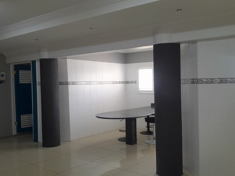 Grand Executive Living in Vanderbijlpark’s Prime Address - Photo 7