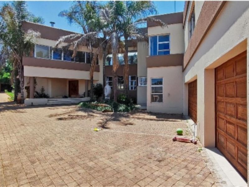 Grand Executive Living in Vanderbijlpark’s Prime Address - Photo 1