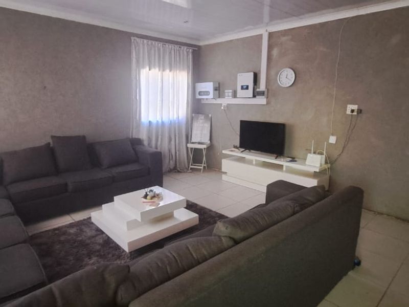Charming 3-Bedroom Home with Income-Generating Flatlets - Photo 2