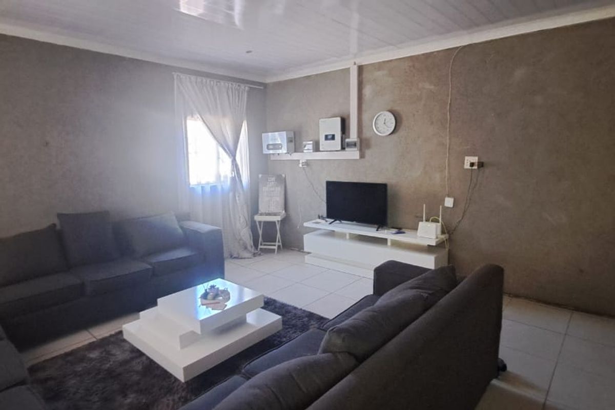 Charming 3-Bedroom Home with Income-Generating Flatlets - Photo 4