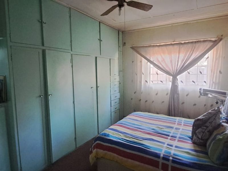 Charming 3-Bedroom Home with Income-Generating Flatlets - Photo 10
