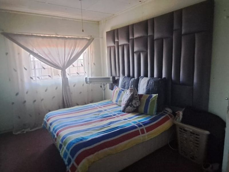 Charming 3-Bedroom Home with Income-Generating Flatlets - Photo 9