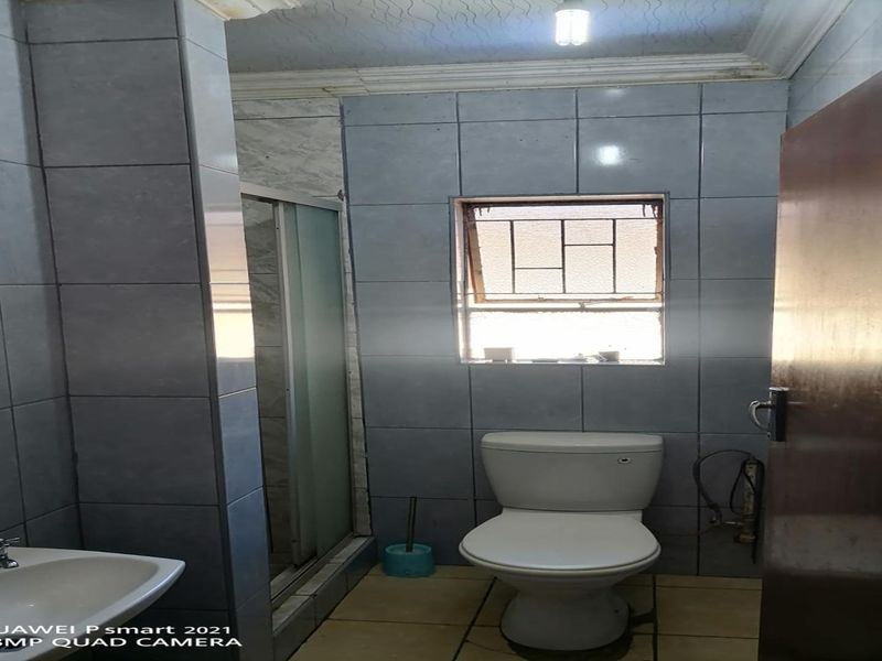 Spacious 7-Bedroom Investment Property in CE 5, Vanderbijlpark - Photo 10