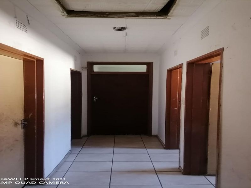 Spacious 7-Bedroom Investment Property in CE 5, Vanderbijlpark - Photo 5