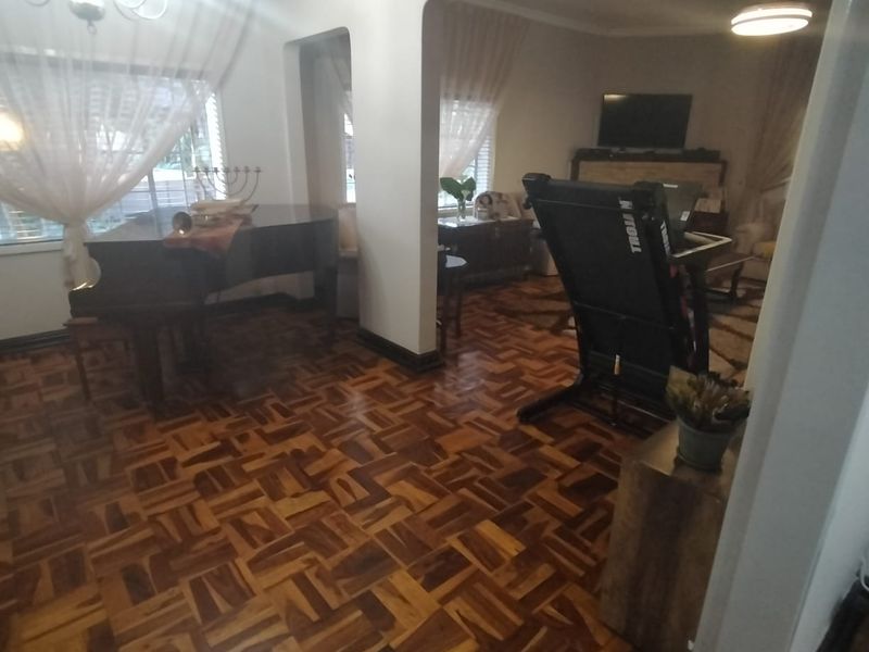 Beautiful 3-Bedroom Family Home with Flatlet and Stunning Entertainment Features - Photo 10
