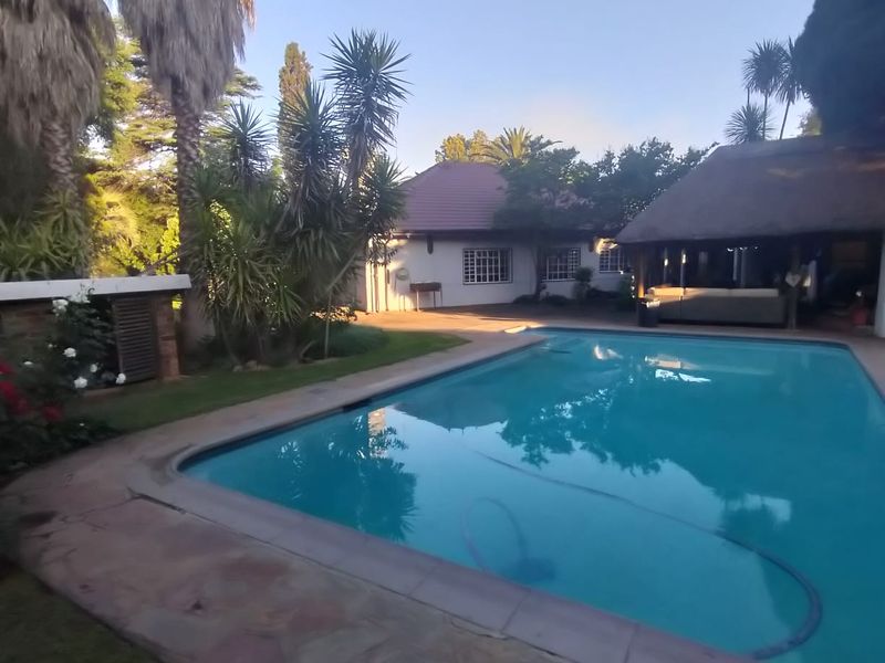 Beautiful 3-Bedroom Family Home with Flatlet and Stunning Entertainment Features - Photo 7
