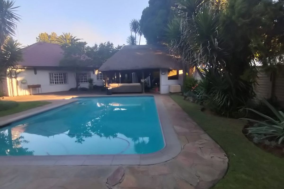 Beautiful 3-Bedroom Family Home with Flatlet and Stunning Entertainment Features - Photo 2