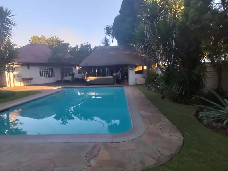 Beautiful 3-Bedroom Family Home with Flatlet and Stunning Entertainment Features - Photo 2