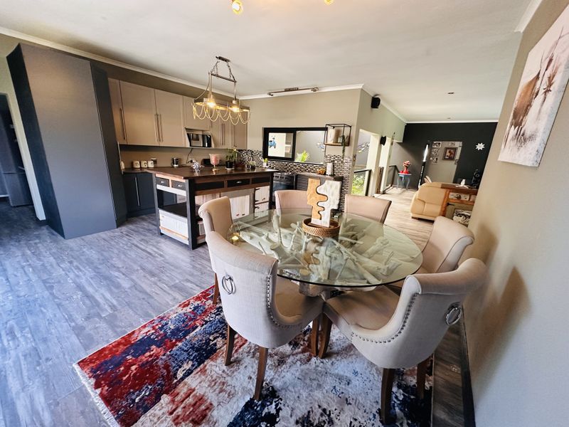 Beautiful 4-Bedroom Home with Indoor Garden with 5KVA Solar invetor - Photo 8