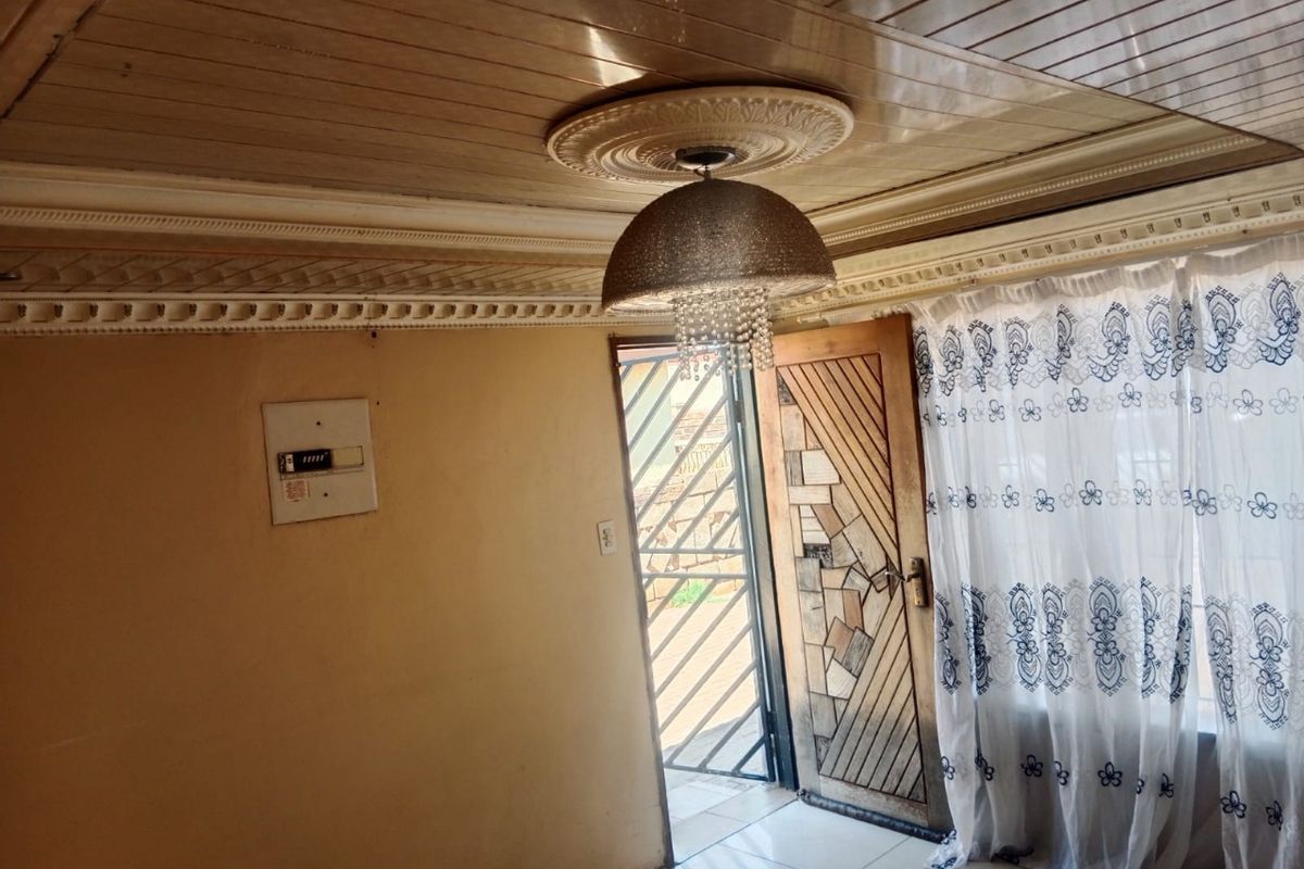 2 Bedroom house for sale - Photo 2