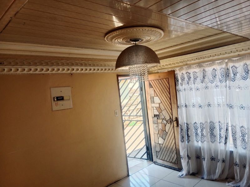 2 Bedroom house for sale - Photo 2