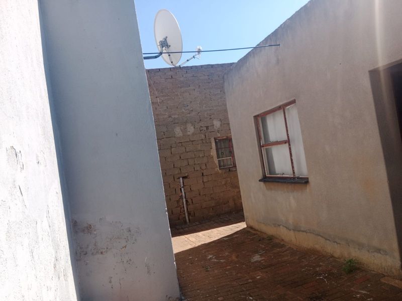 2 Bedroom house for sale - Photo 8