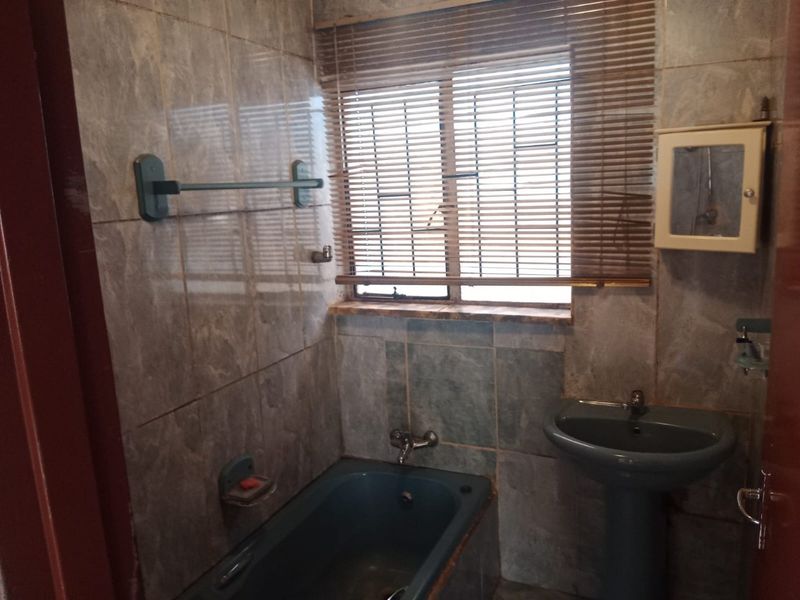 2 Bedroom house for sale - Photo 6