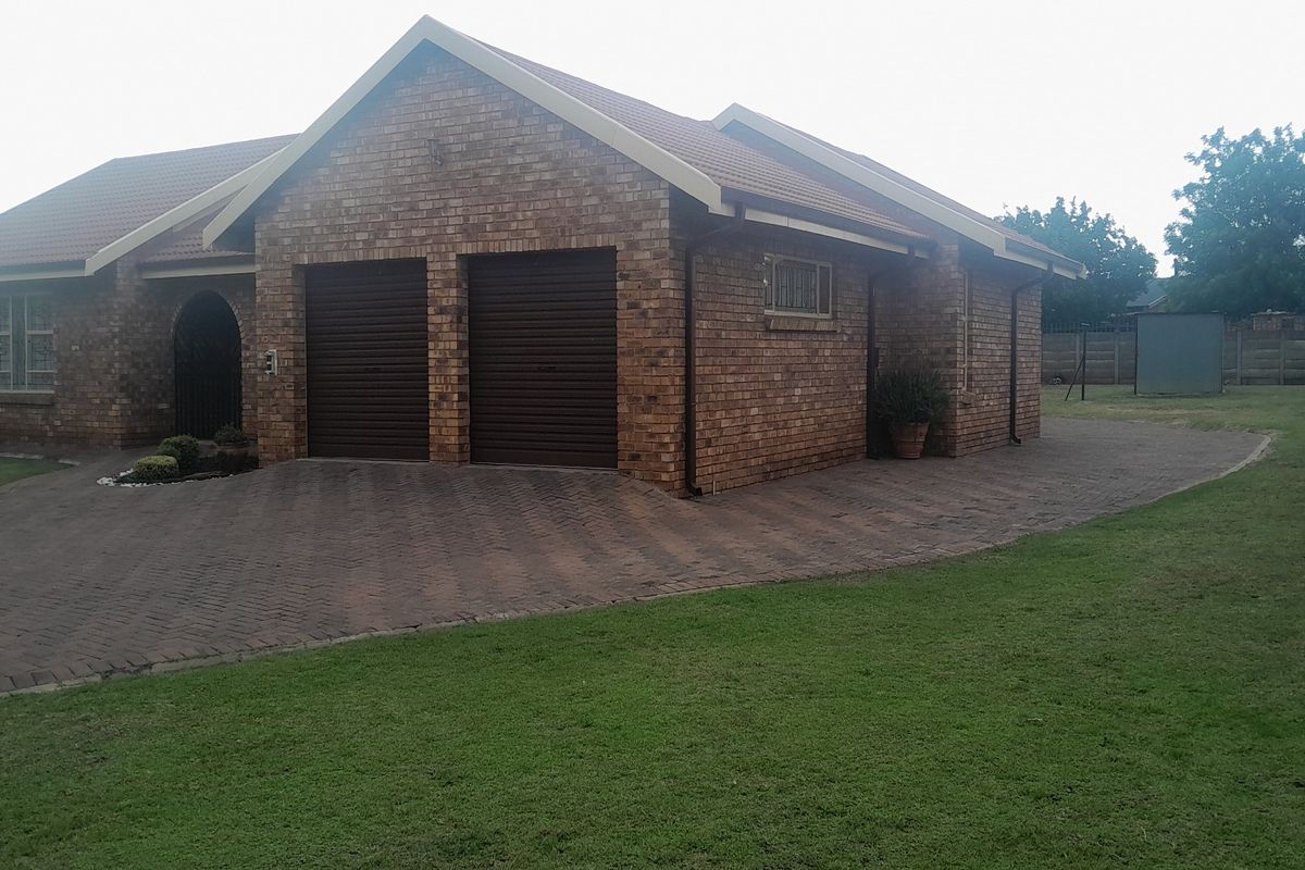 Prime Investment Opportunity – Spacious 3-Bedroom Home Near University and Shopping Centre - Photo 5