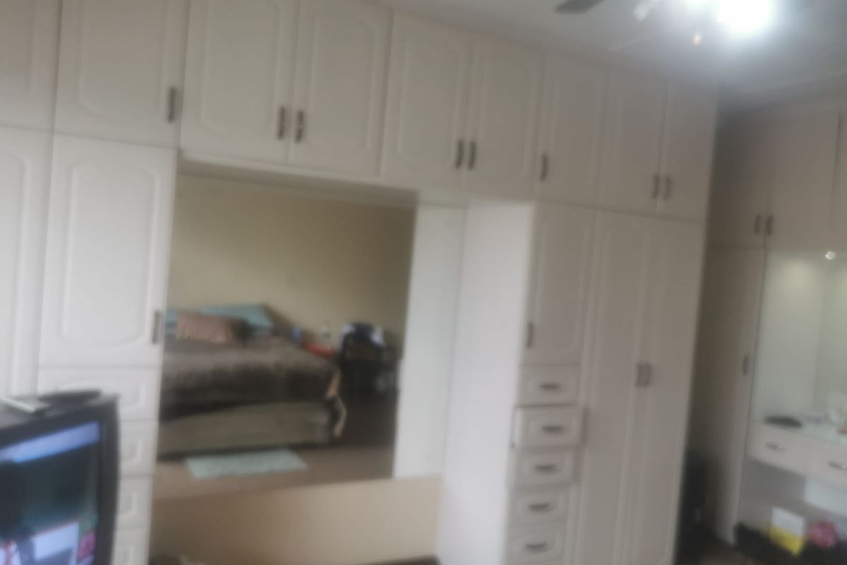 2 Bedroom flat for sale - Photo 4