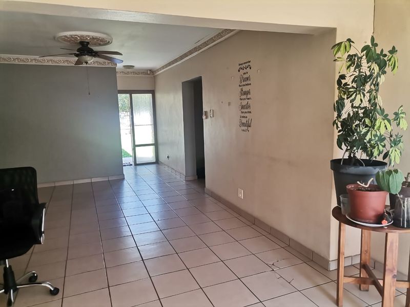 Beautiful property near Primary school and ammenities. - Photo 5