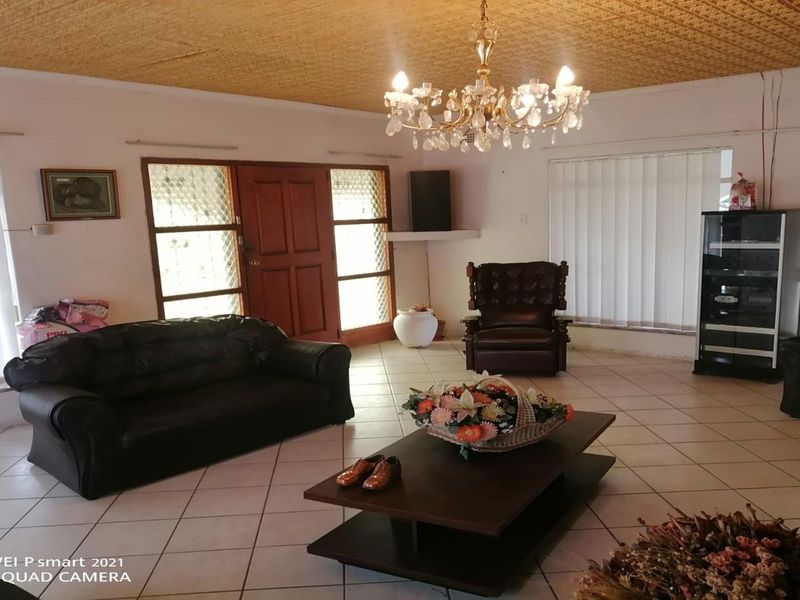 Spacious 4-Bedroom Family Home for Sale in Steelpark - Photo 8