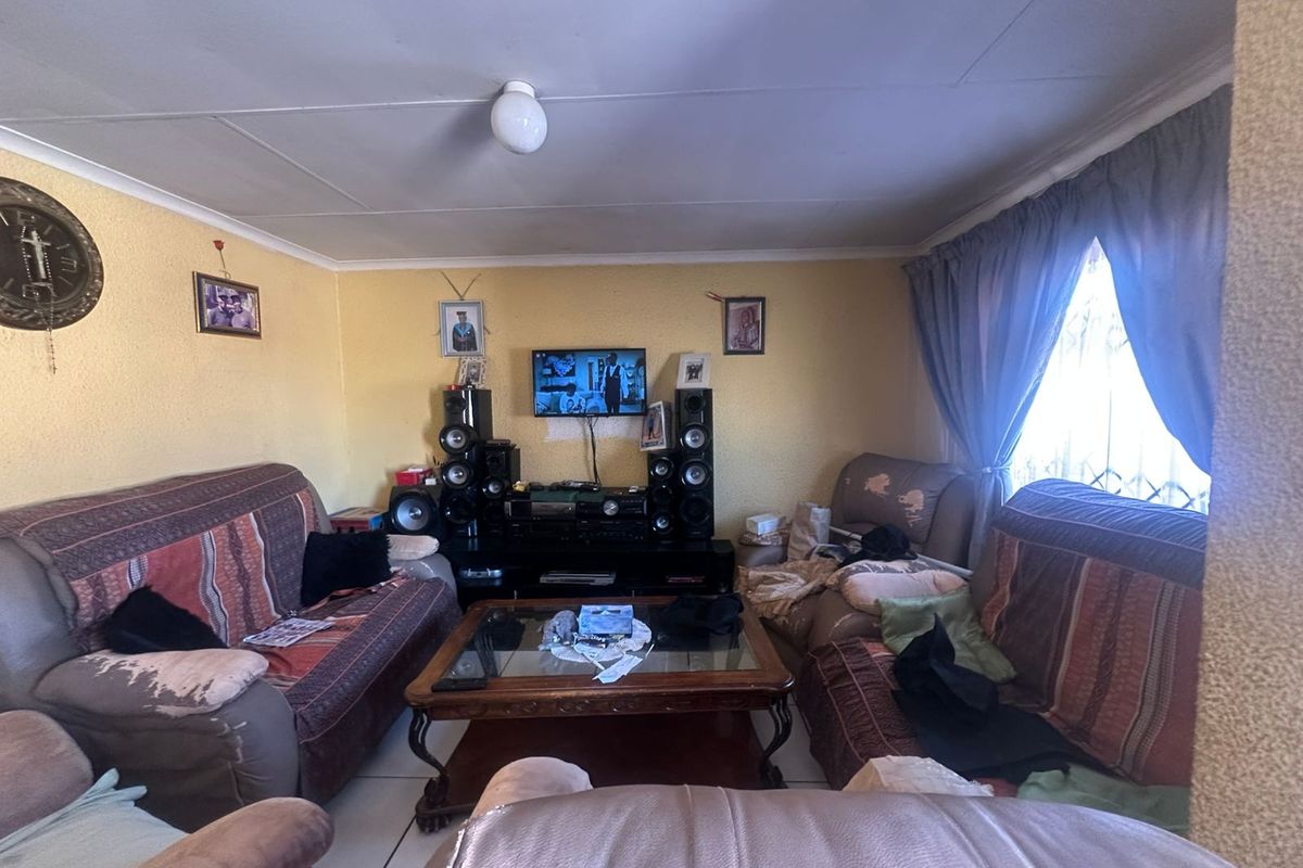 2 Bedroom house for sale - Photo 4