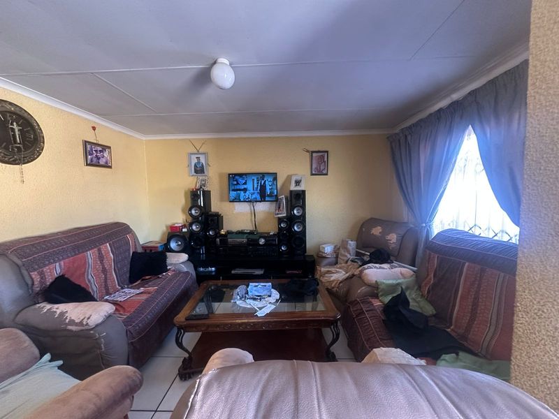 2 Bedroom house for sale - Photo 4