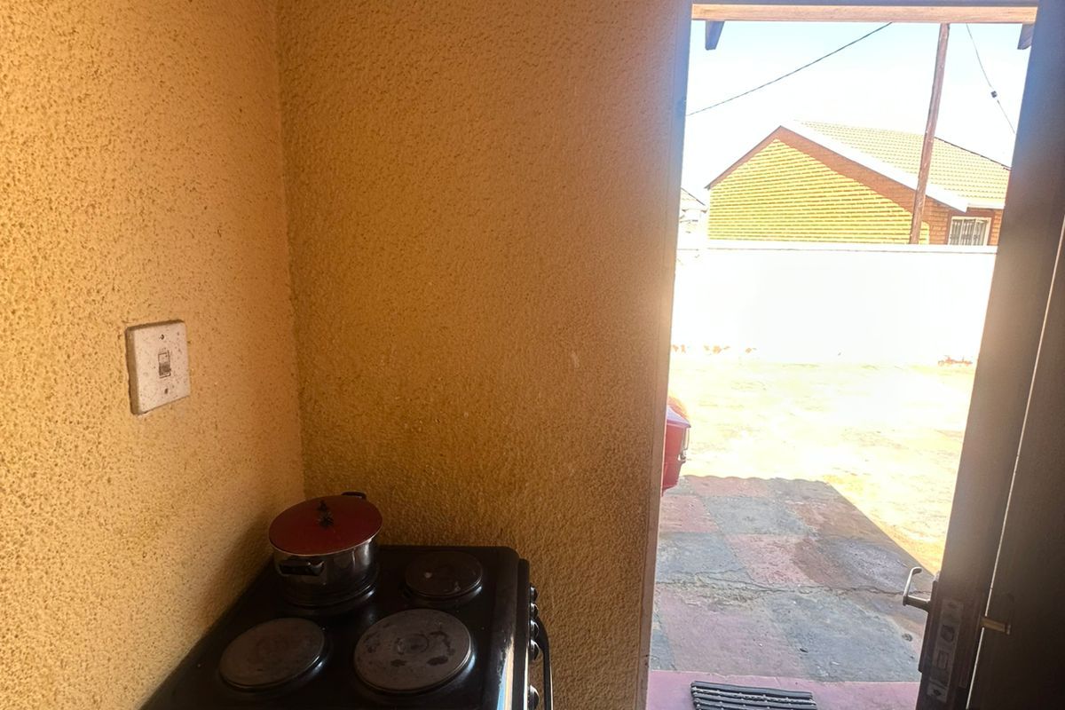 2 Bedroom house for sale - Photo 5
