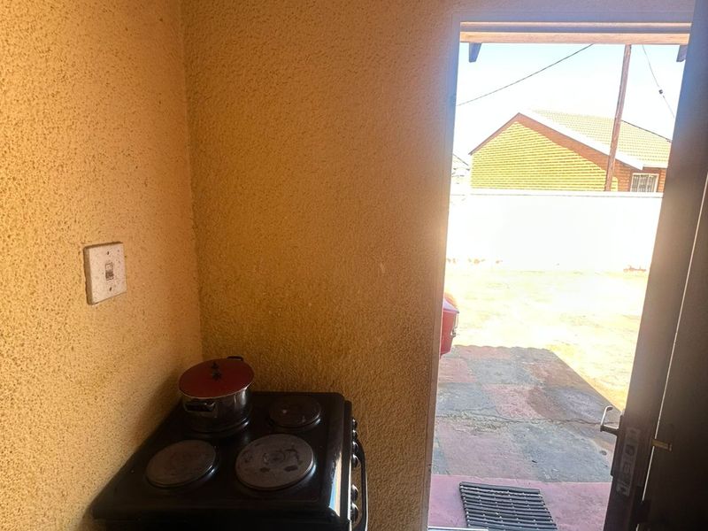 2 Bedroom house for sale - Photo 5