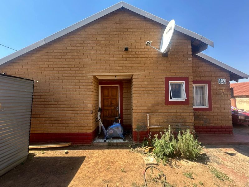 2 Bedroom house for sale - Photo 1