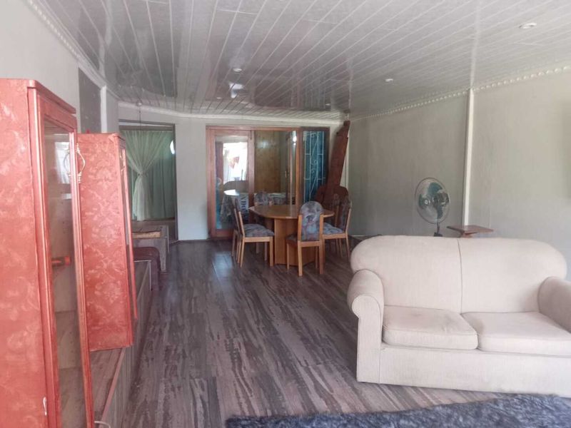 Spacious 3-Bedroom Family Home with Modern Features - Photo 3