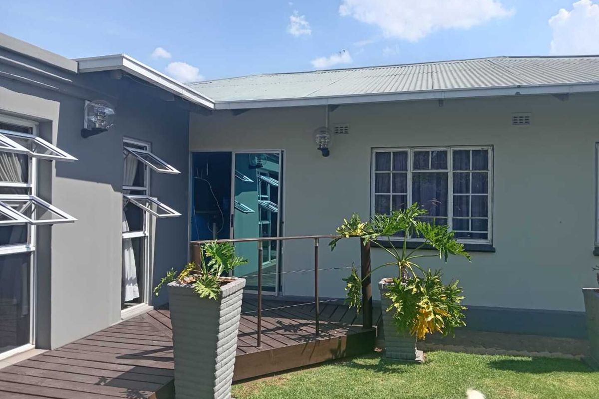Spacious 3-Bedroom Family Home with Modern Features - Photo 4