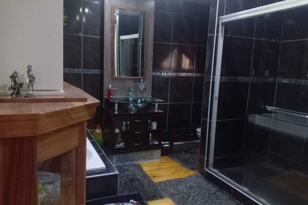 Spacious 3-Bedroom Family Home with Modern Features - Photo 5