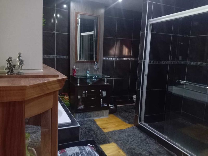 Spacious 3-Bedroom Family Home with Modern Features - Photo 5