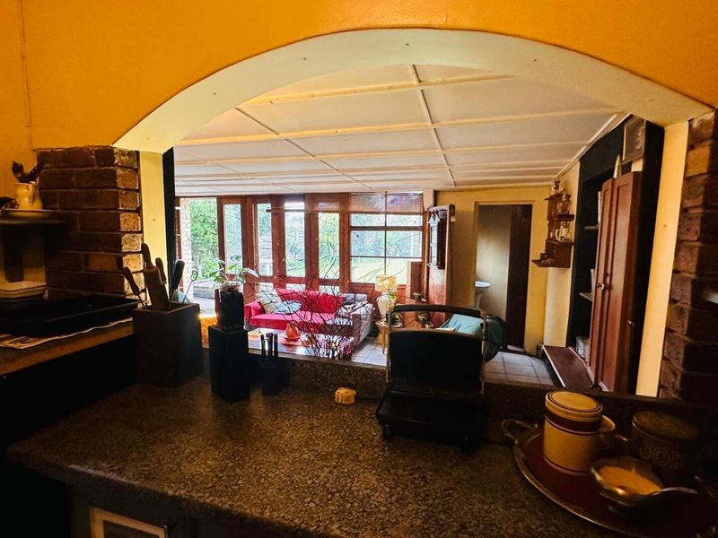 Beautiful, Family-Oriented 5-Bedroom Home - Photo 7