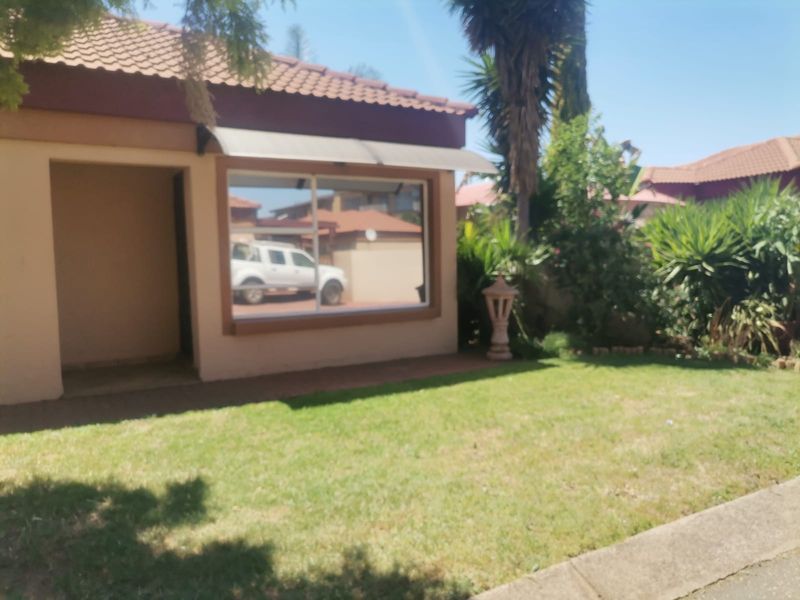 Beautiful 3-Bedroom Townhouse for Sale in CE2 – Bargain Alert! - Photo 3