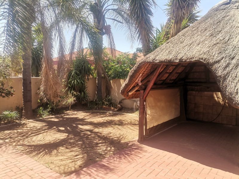 Beautiful 3-Bedroom Townhouse for Sale in CE2 – Bargain Alert! - Photo 5