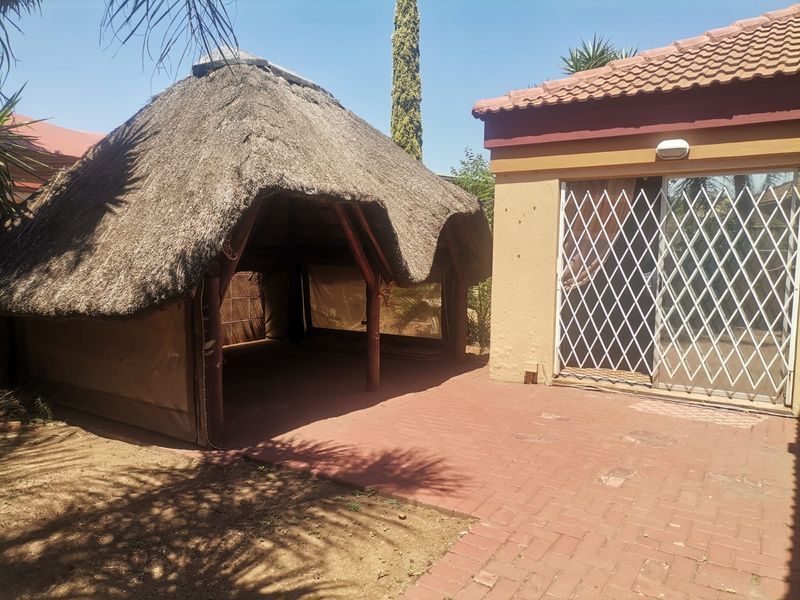 Beautiful 3-Bedroom Townhouse for Sale in CE2 – Bargain Alert! - Photo 7