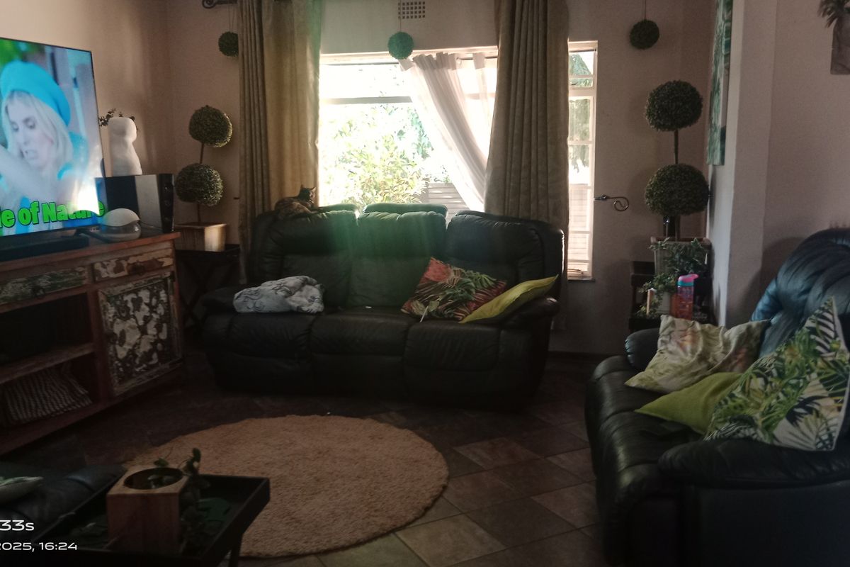 Modern Family Haven - Photo 2