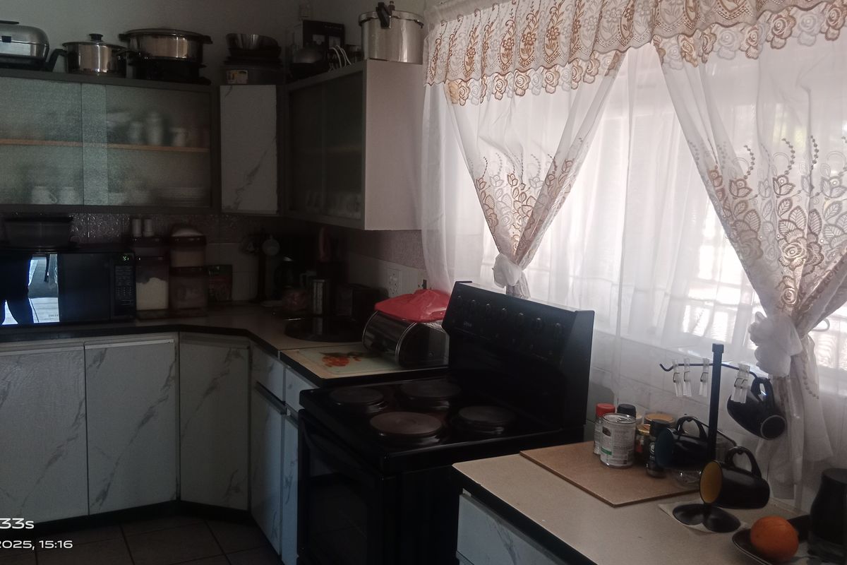 Warm & Family-Friendly 3 bedroom house - Photo 4