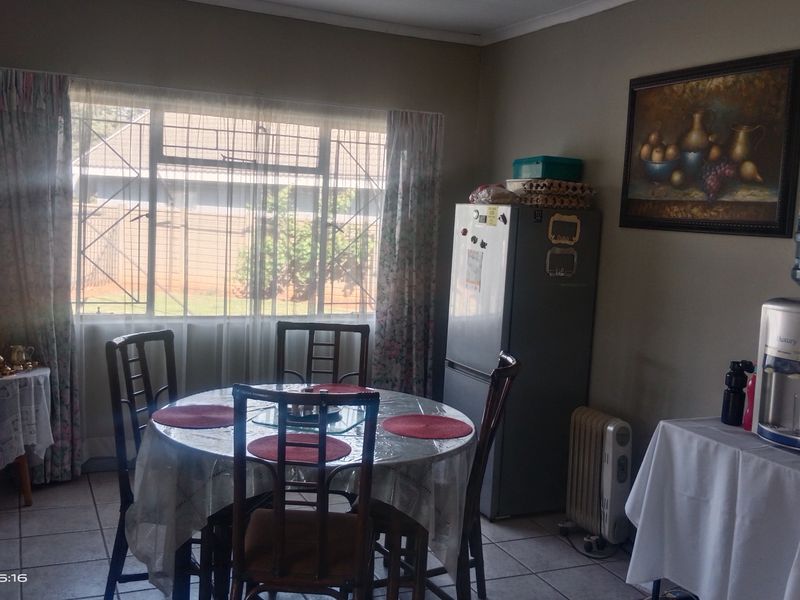 Warm & Family-Friendly 3 bedroom house - Photo 3