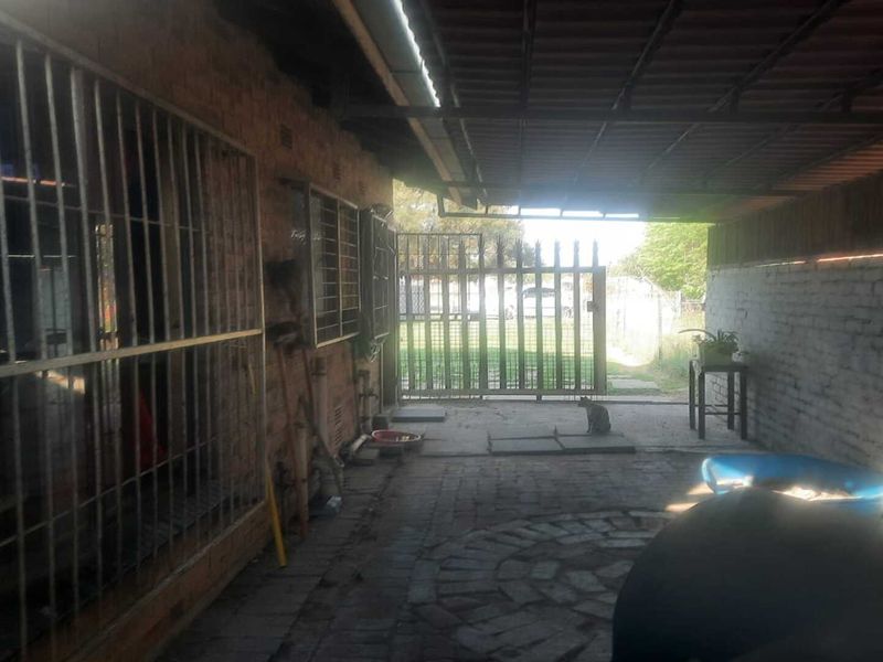 Charming 2-Bedroom Home for Sale in Leeuhof - Photo 4