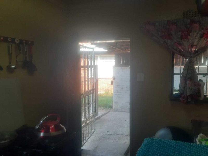 Charming 2-Bedroom Home for Sale in Leeuhof - Photo 9