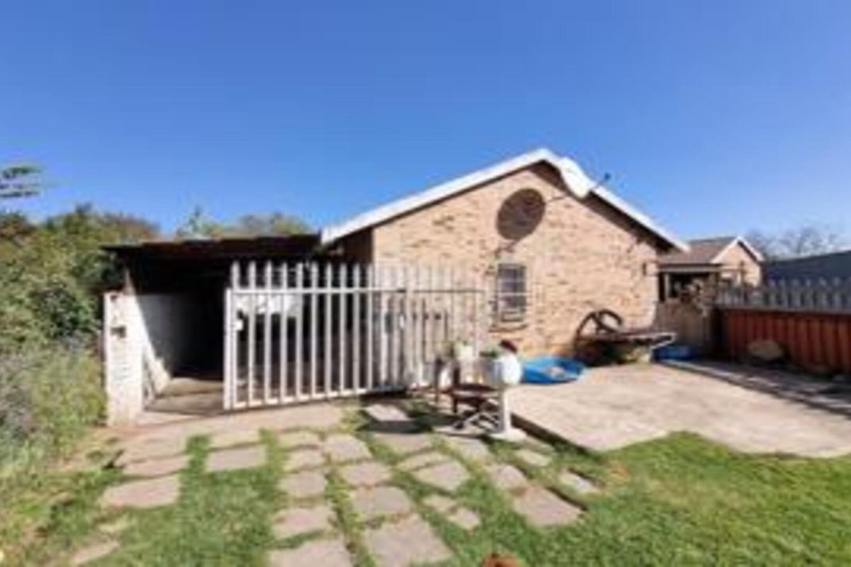 Charming 2-Bedroom Home for Sale in Leeuhof - Photo 2