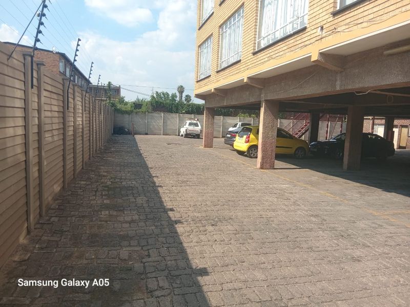 1-Bedroom Apartment for Sale in Vereeniging – Secure & Well-Located - Photo 9