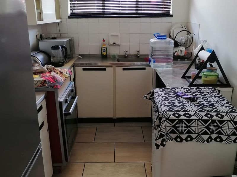 1-Bedroom Apartment for Sale in Vereeniging – Secure & Well-Located - Photo 1